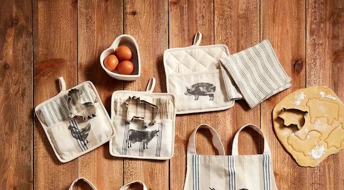 Pig Pot Holder and Towel Set